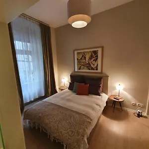 Apartment West, Berlin